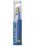 Curaprox ORTHO 5460 zubná kefka okolo strojčeka 